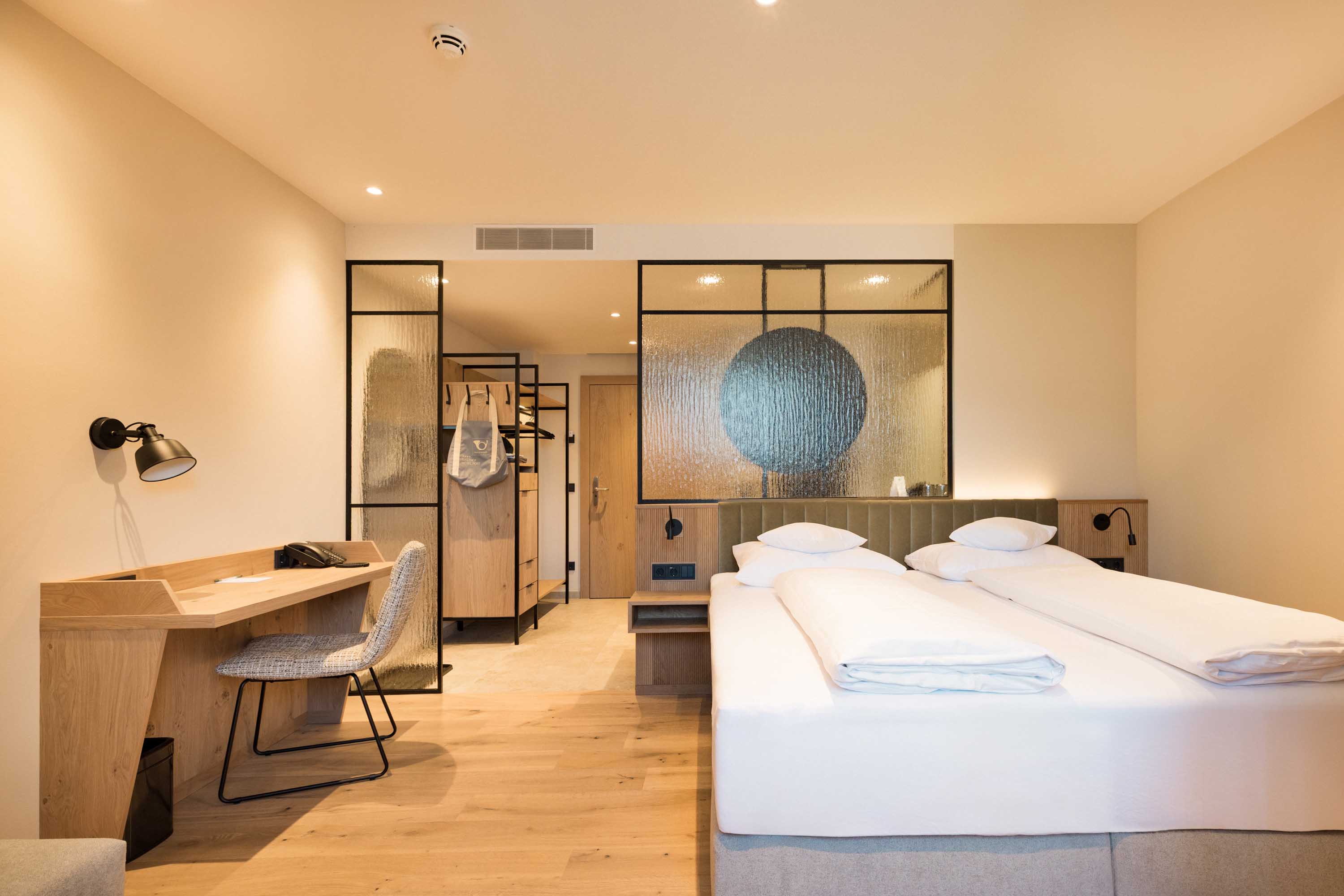 Schlafzimmer 1